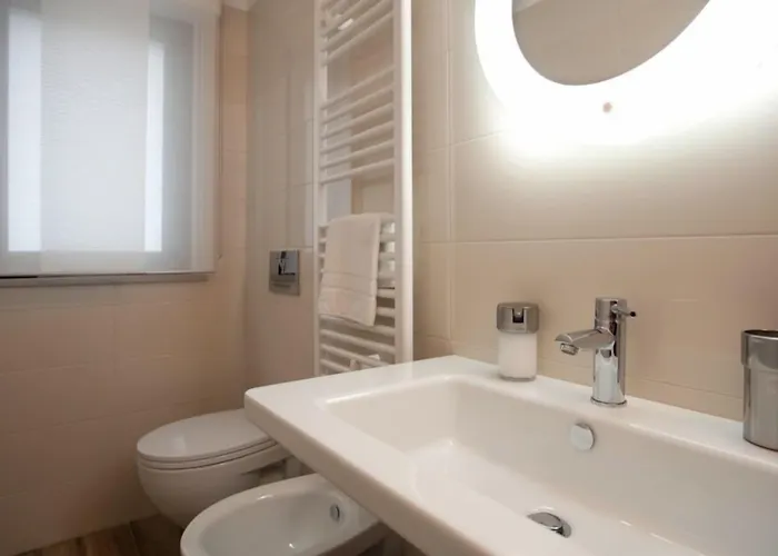 Couette-café Raffaello A Mare 4*