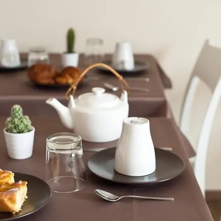 Oda ve Kahvaltı Raffaello A Mare 4*